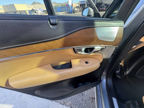 2017 Volvo XC90 T8 eAWD Inscription