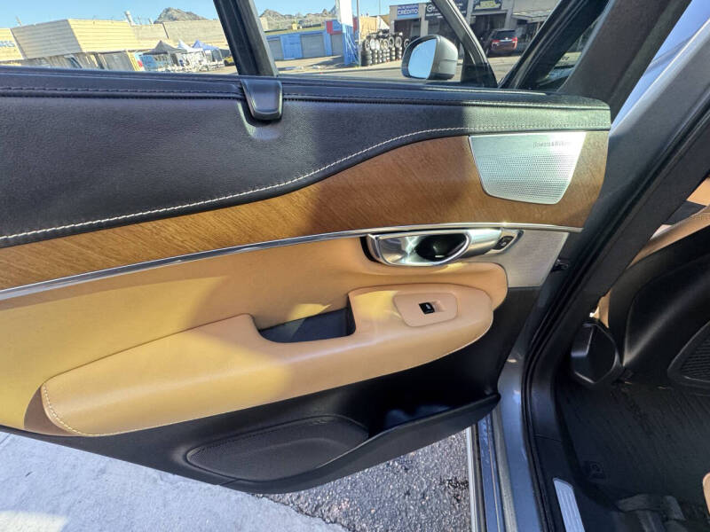 2017 Volvo XC90 T8 eAWD Inscription