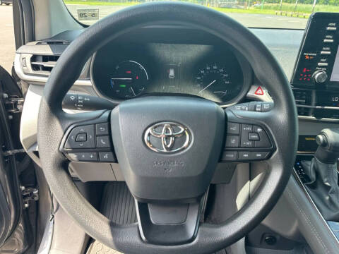 2024 Toyota Sienna LE 8-Passenger