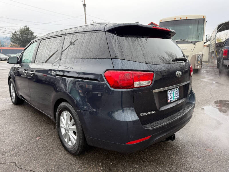 2016 Kia Sedona LX