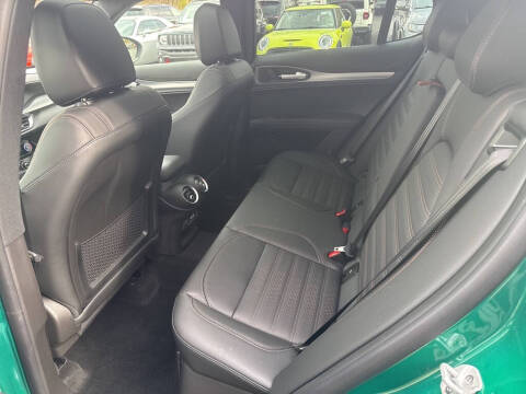 2025 Alfa Romeo Stelvio Intensa