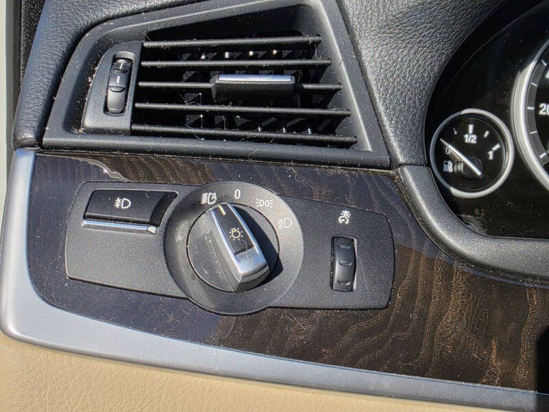 2011 BMW 5 Series 528i