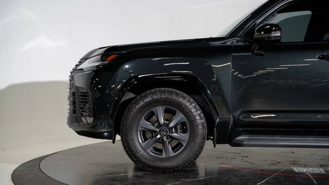 2025 Lexus LX 700h Overtrail