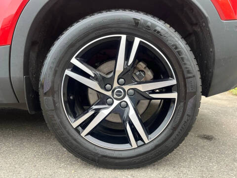 2023 Volvo XC40 B5 Plus Dark Theme