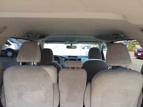 2013 Toyota Sienna LE 8-Passenger