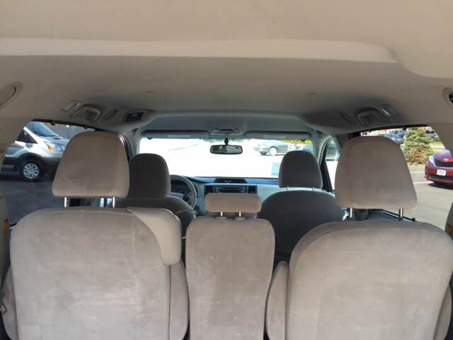2013 Toyota Sienna LE 8-Passenger