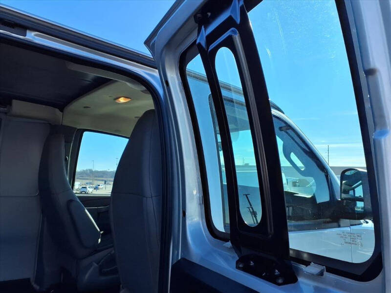 2025 Chevrolet Express 2500