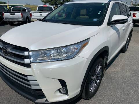 2019 Toyota Highlander for sale at BRYANT AUTO SALES in Bryant AR
