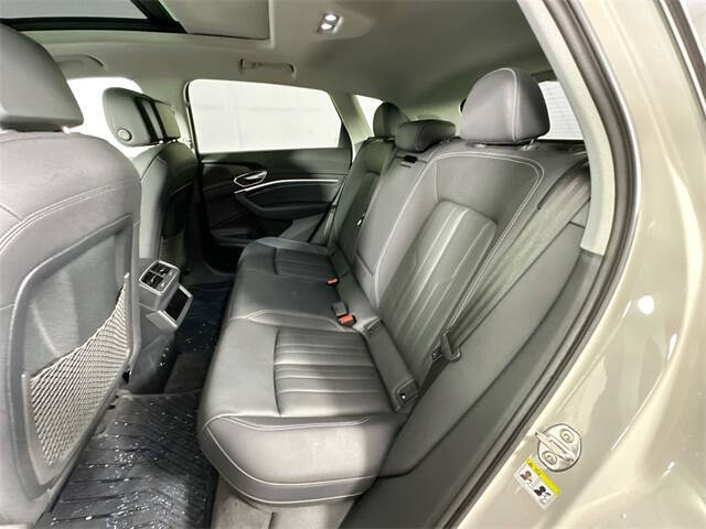 2022 Audi e-tron quattro Premium Plus