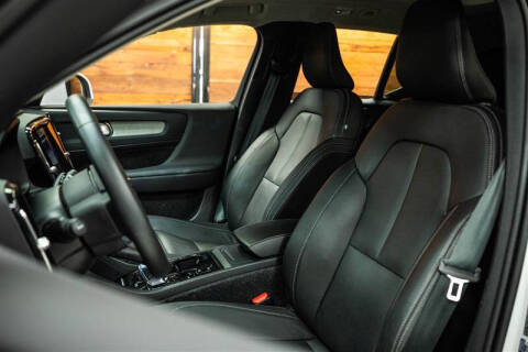 2024 Volvo XC40 B5 Plus Bright Theme