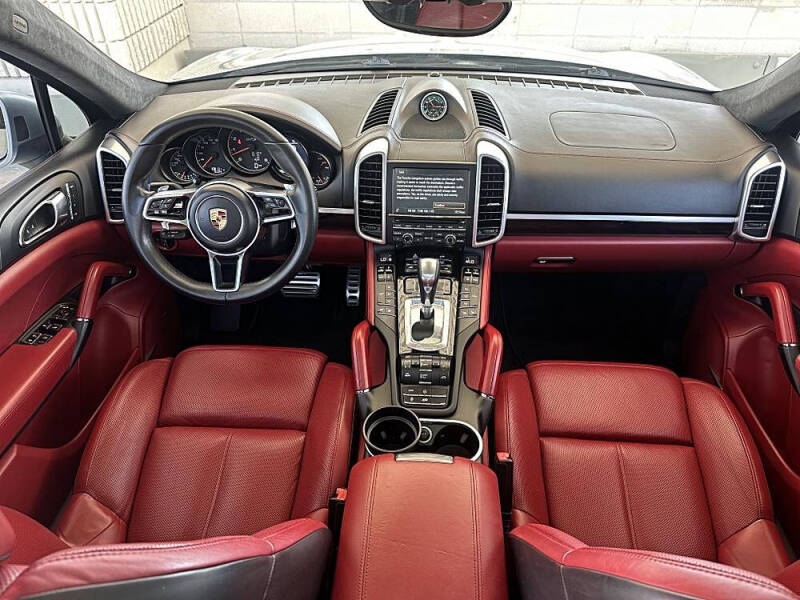 2016 Porsche Cayenne GTS