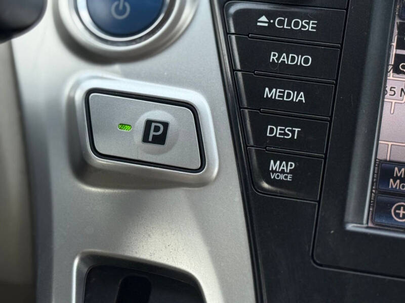 2014 Toyota Prius v Five