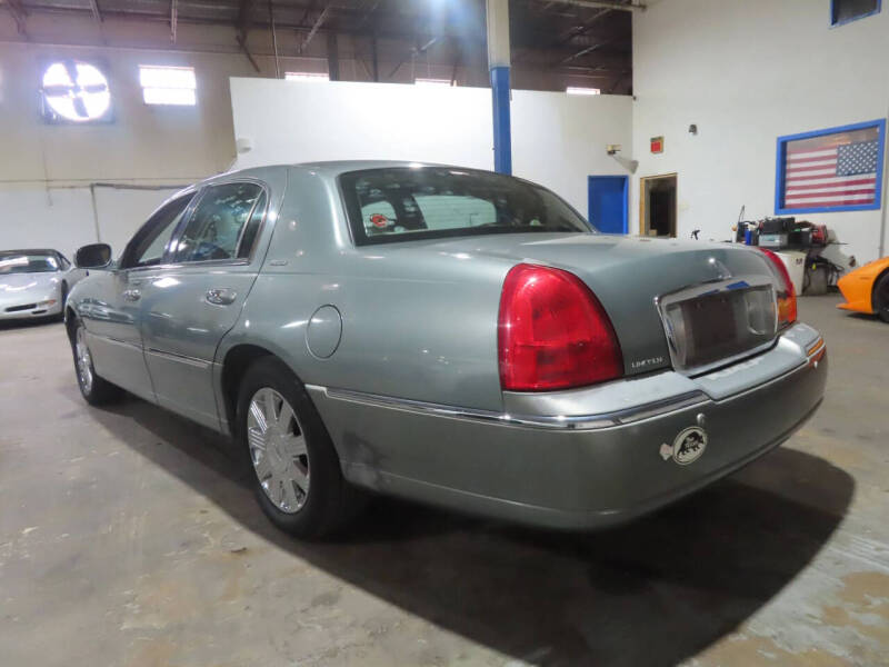 2003 Lincoln Town Car Signature