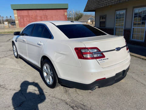 2018 Ford Taurus SEL