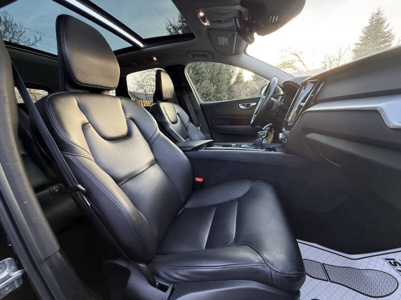 2019 Volvo XC60 T5 Momentum