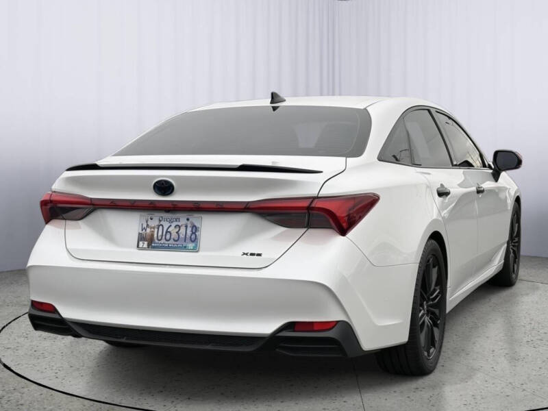 2022 Toyota Avalon Hybrid XSE Nightshade