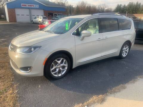 2019 Chrysler Pacifica for sale at GENE AND TONYS DEMOTTE AUTO SALES in Demotte IN