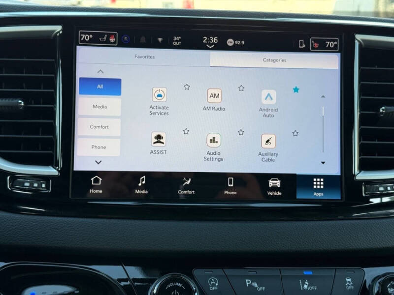 2025 Chrysler Pacifica Select