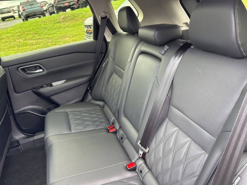 2025 Nissan Rogue Platinum