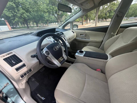 2014 Toyota Prius v Two