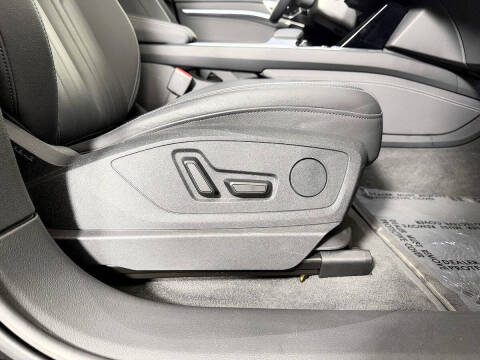 2023 Audi e-tron quattro Premium