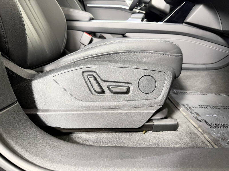 2023 Audi e-tron quattro Premium