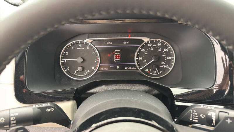 2025 Nissan Pathfinder SL