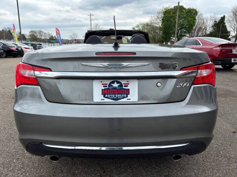 2013 Chrysler 200 Limited
