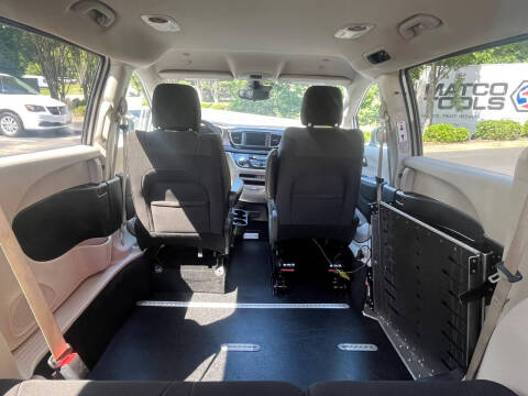2024 Chrysler Voyager LX