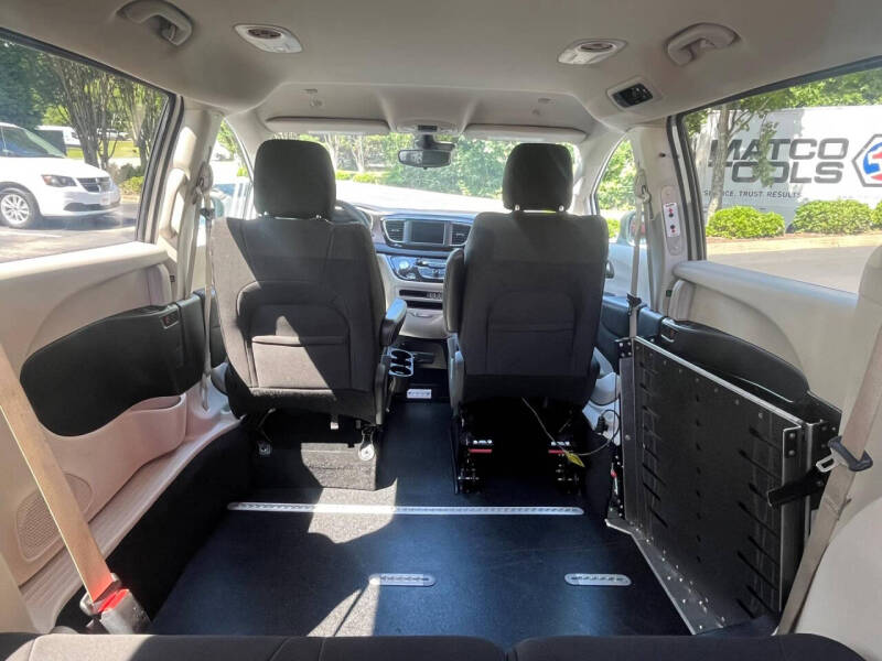 2024 Chrysler Voyager LX