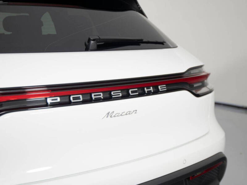 2025 Porsche Macan