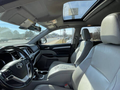 2017 Toyota Highlander SE