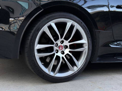 2016 Jaguar F-TYPE R