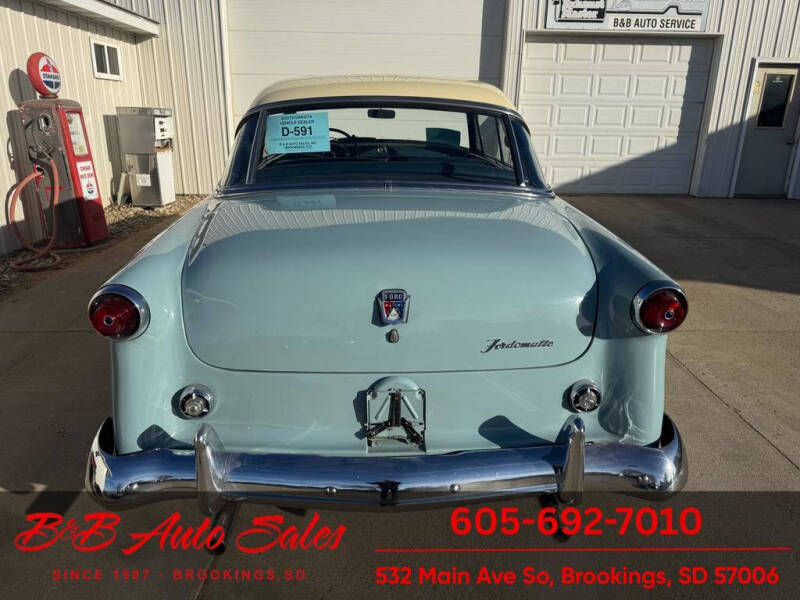 1952 Ford Crestline