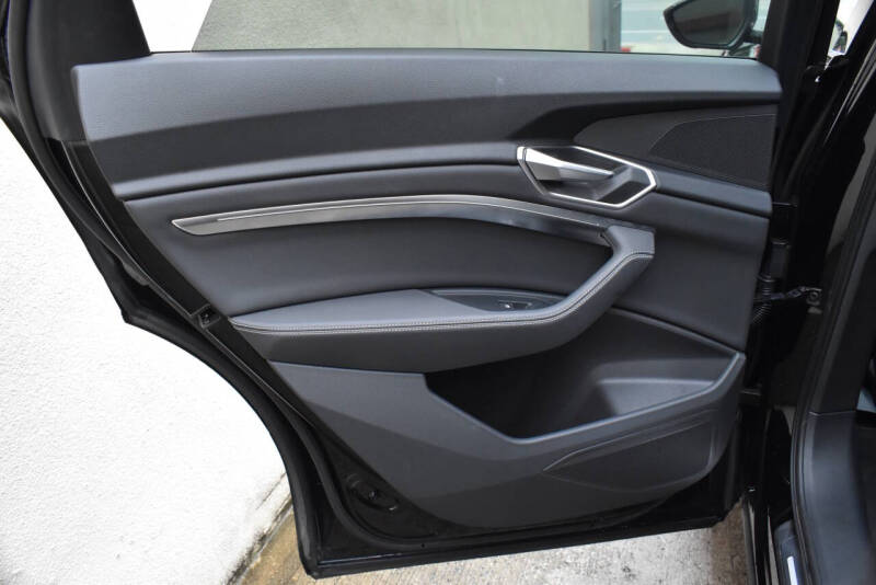 2021 Audi e-tron quattro Premium