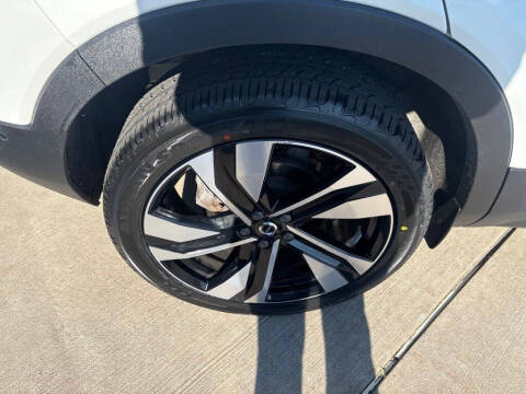 2024 Volvo XC40 B5 Plus Bright Theme