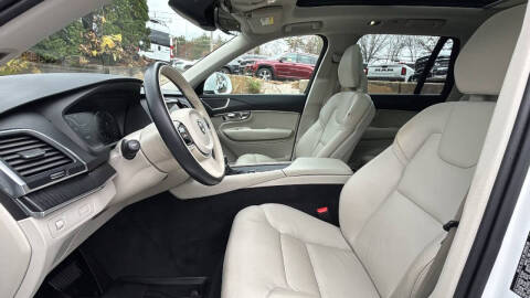 2020 Volvo XC90 T6 Momentum 6-Passenger