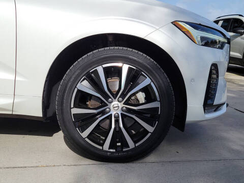 2023 Volvo XC60 B5 Plus Dark Theme