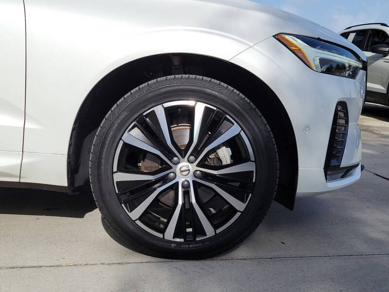 2023 Volvo XC60 B5 Plus Dark Theme