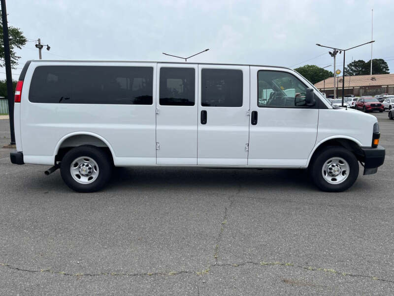 2025 Chevrolet Express LS 3500