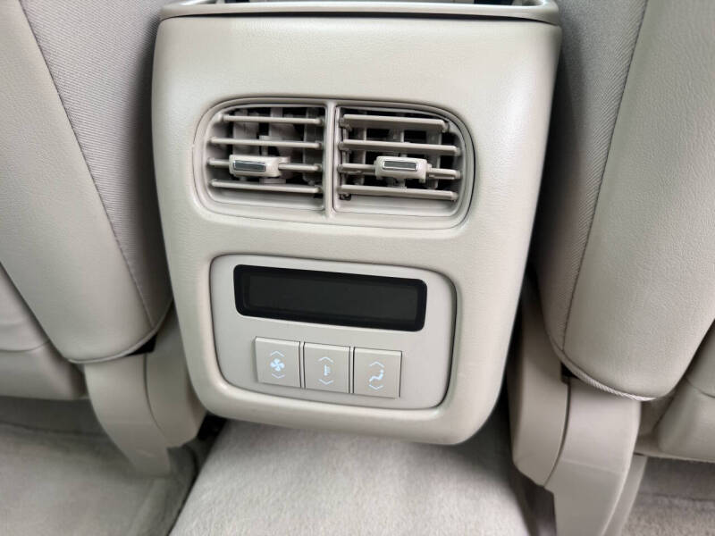 2011 Cadillac DTS Luxury Collection