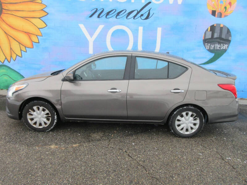 2016 Nissan Versa Sedan SV photo 11