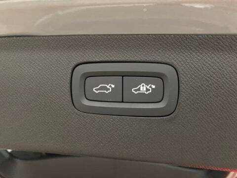 2025 Volvo XC90 B5 Core Bright Theme