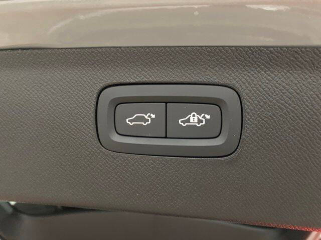 2025 Volvo XC90 B5 Core Bright Theme