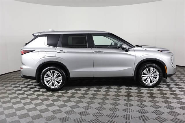 2026 Mitsubishi Outlander ES