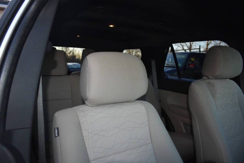 2014 Ford Explorer Base photo 76