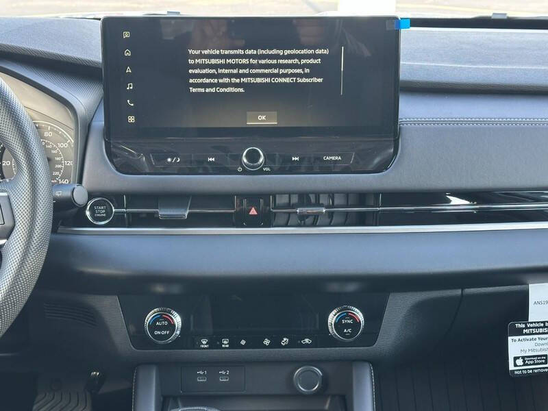 2025 Mitsubishi Outlander ES