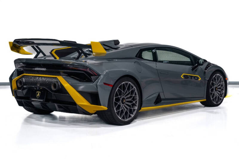 2023 Lamborghini Huracan STO