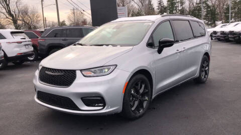 2026 Chrysler Pacifica Select