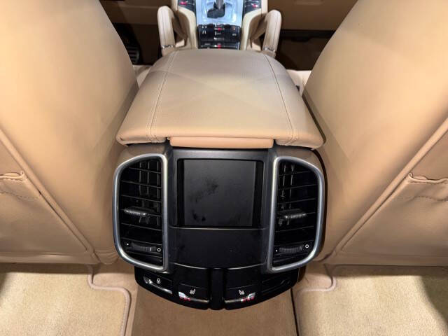 2013 Porsche Cayenne GTS